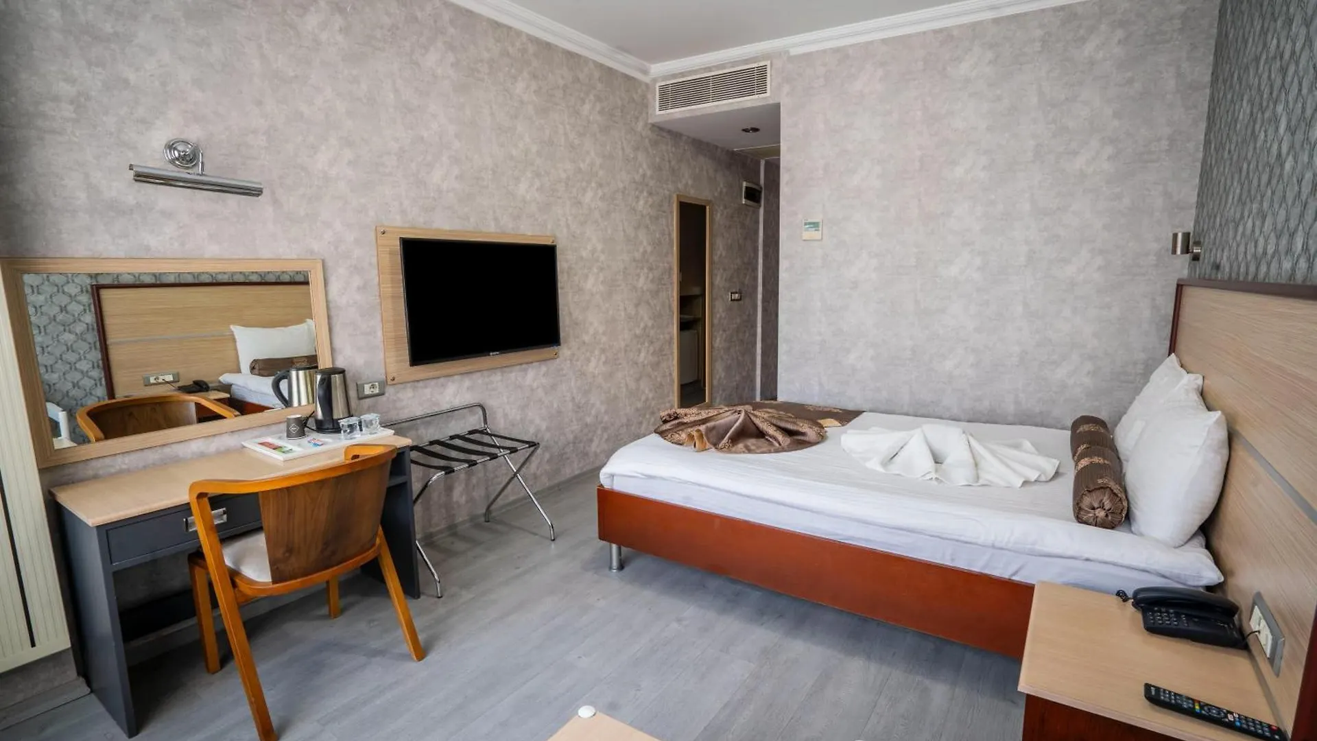 Halley Otel Деницли